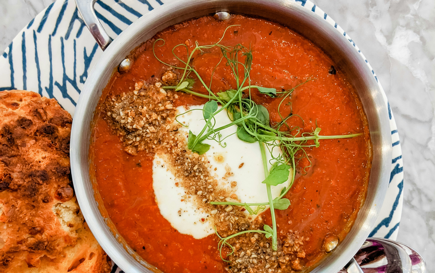 Recette gourmande : Velouté de potimarron onctueux aux éclats de noisettes