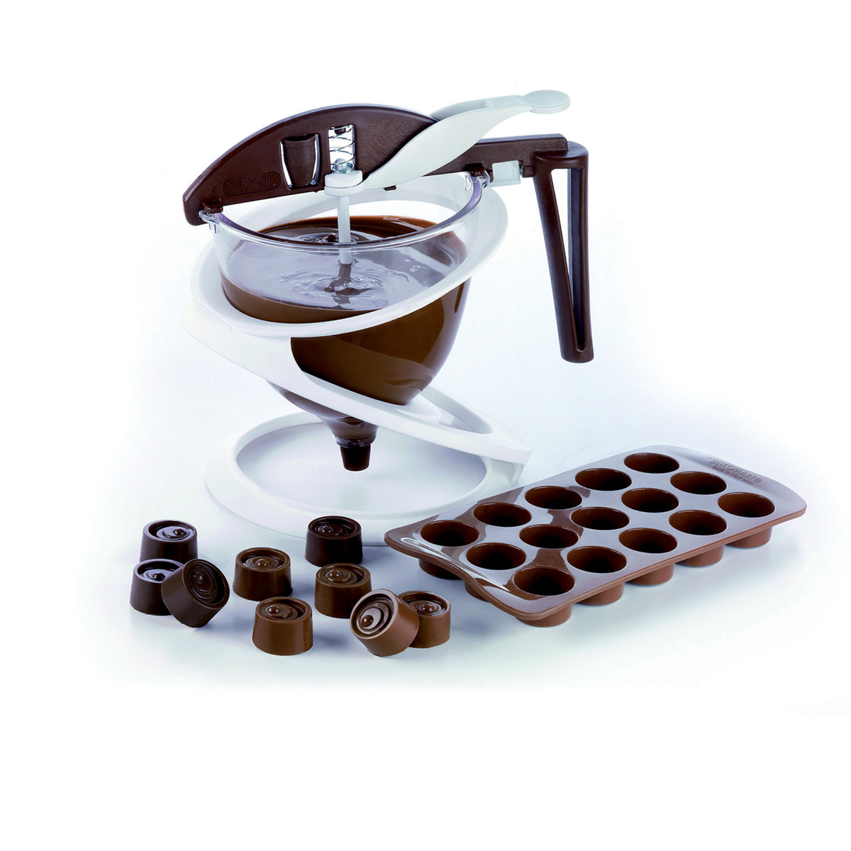 Entonnoir à piston doseur en utilisation avec moule à chocolat