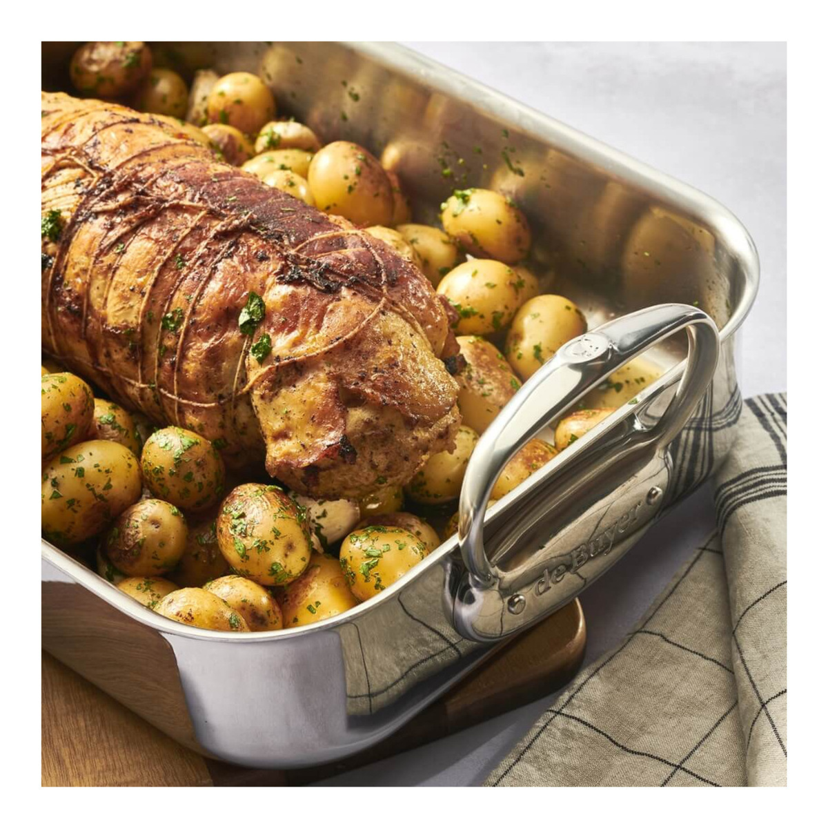 Plat à rôtir De Buyer avec rôti et pommes de terre