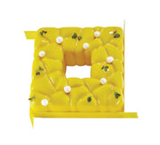 Entremets carré avec centre évidé et glaçage miroir jaune
