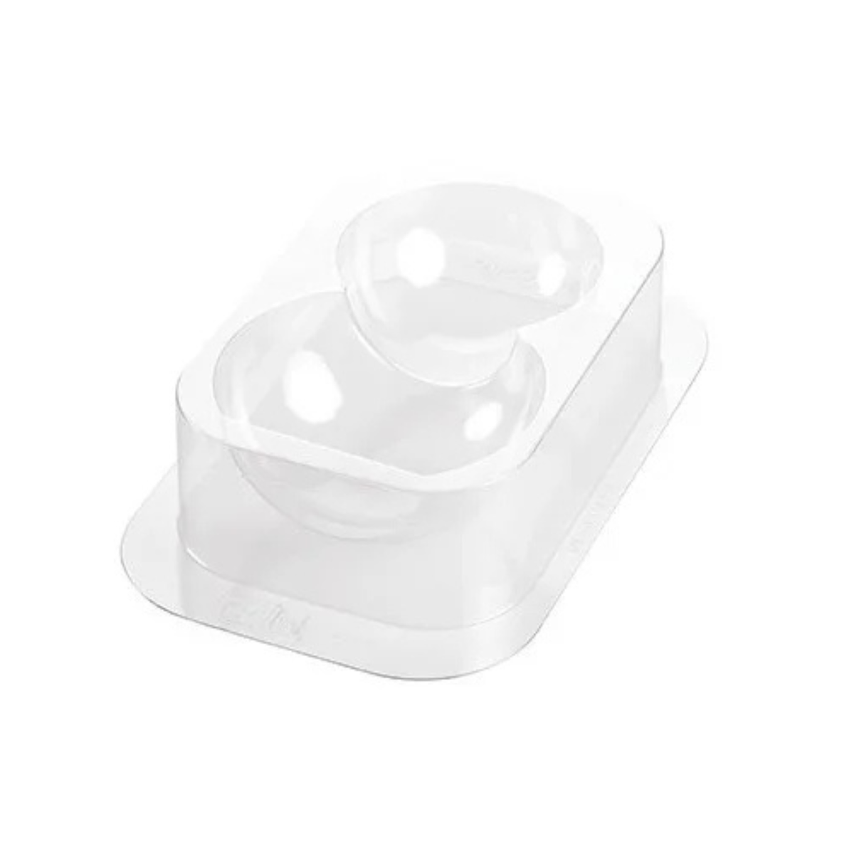 Moule transparent avec deux grandes empreintes arrondies pour réaliser les différentes parties du corps d’un renne de Noël.
