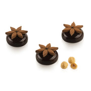 Entremets individuels chocolat décorés de fleurs