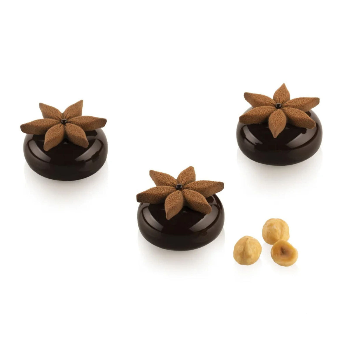 Entremets individuels chocolat décorés de fleurs