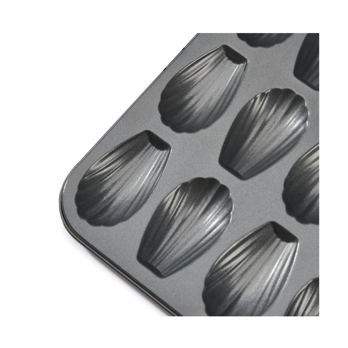 Détail des empreintes du moule à madeleines en acier antiadhésif