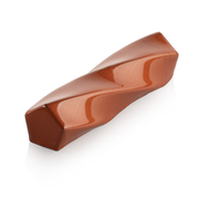 Entremets individuel allongé au design torsadé avec finition chocolat brillante