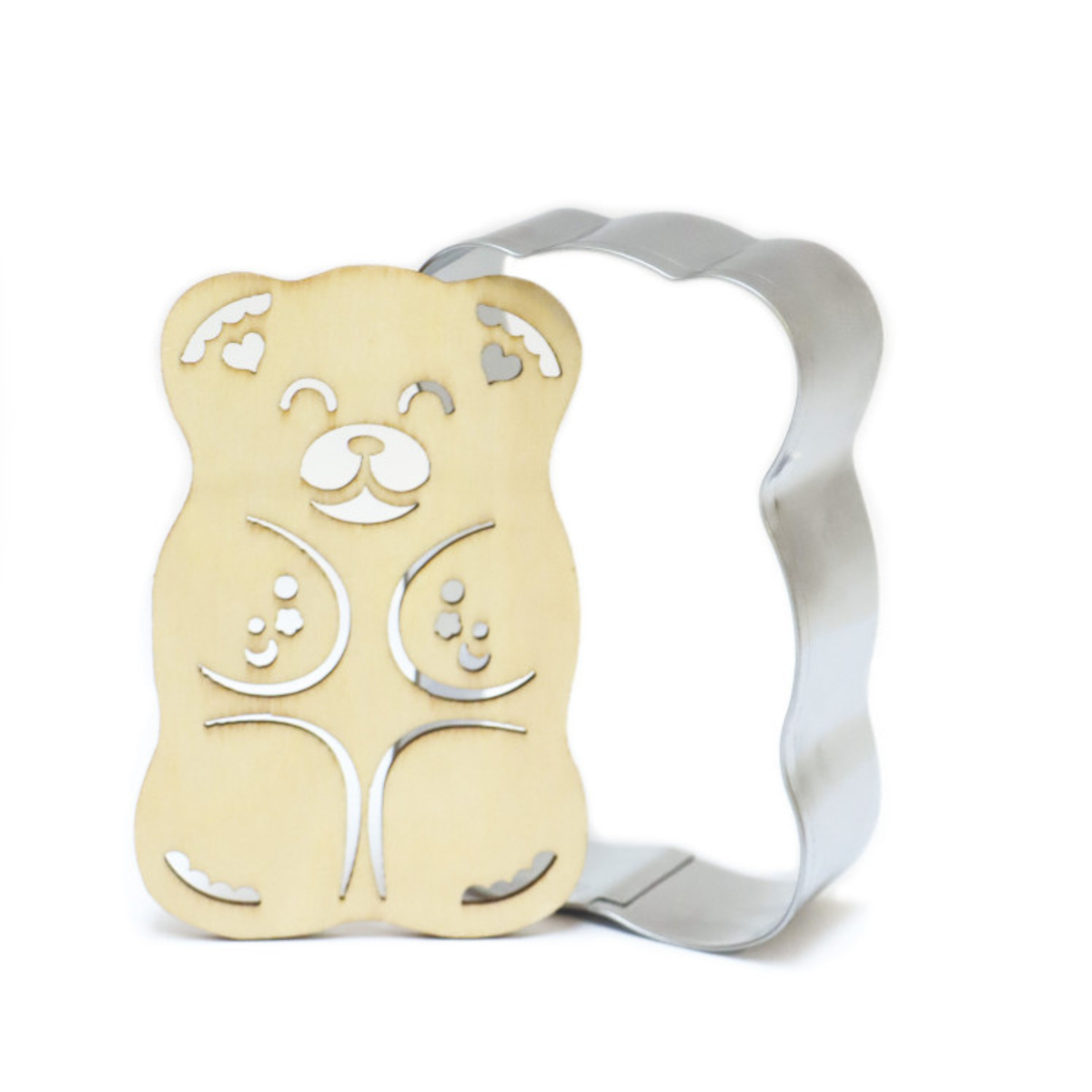 Découpoir en inox en forme d'ourson accompagné de son embosseur avec détails du visage, des oreilles, des pattes et de petits cœurs.