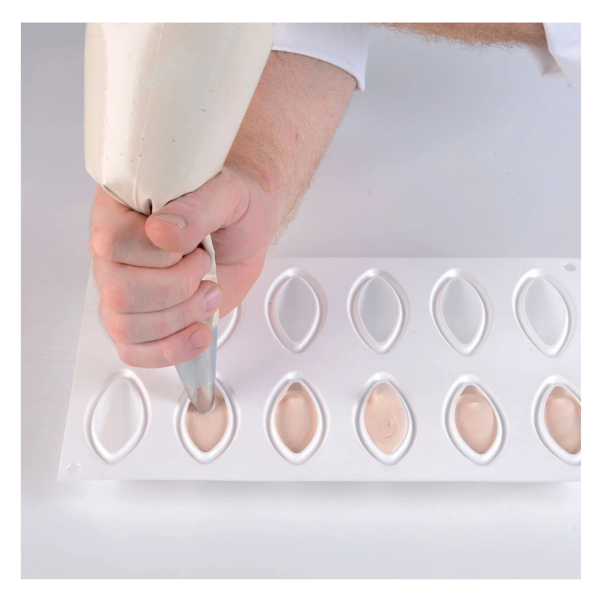 Silikomart - Moule Silicone 12 Queneles 63 x 29 mm