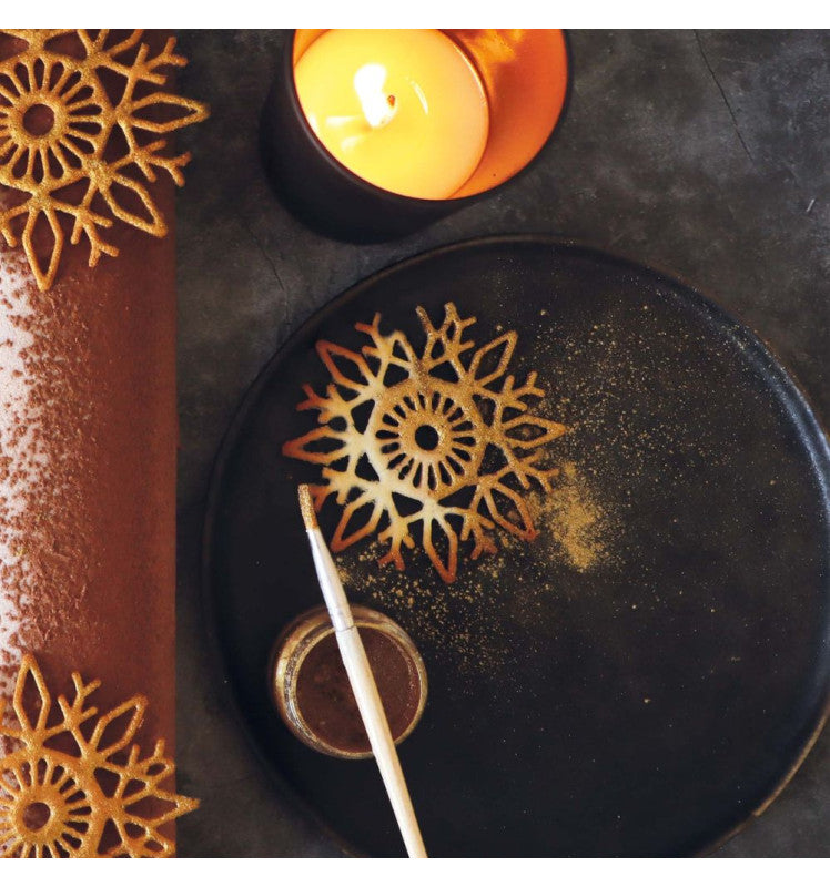 Décors de Noël en forme de sapins pour sublimer une bûche de Noël
